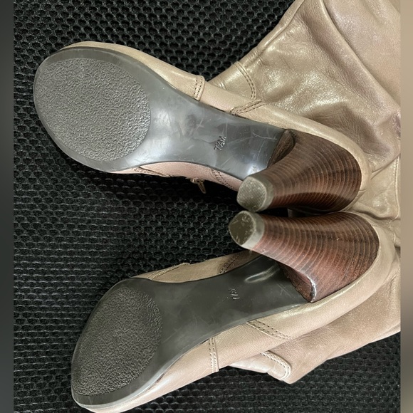 Guess Boots 7.5 worn 1-2 times. - Picture 3 of 6